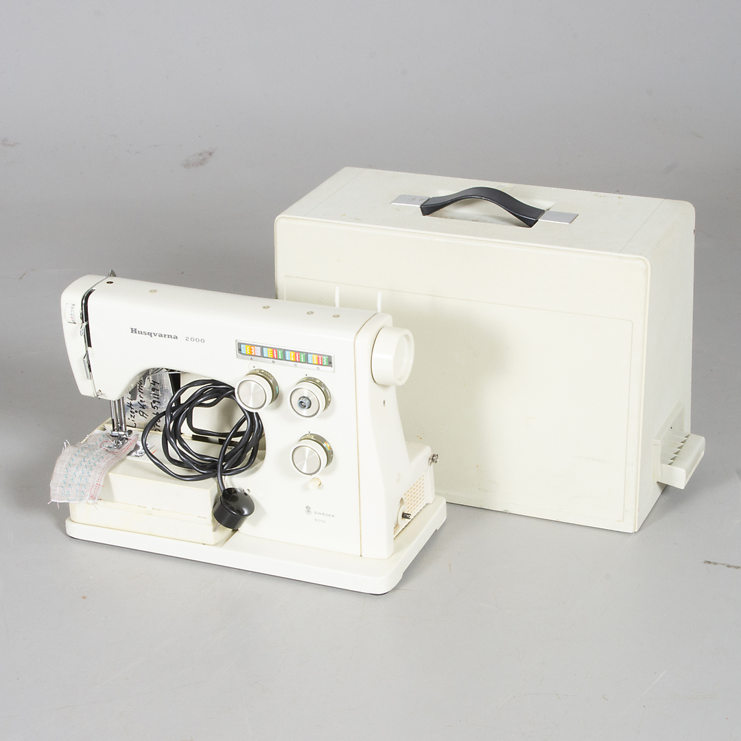 Images for 1023682. SEWING MACHINE, Husqvarna 2000.