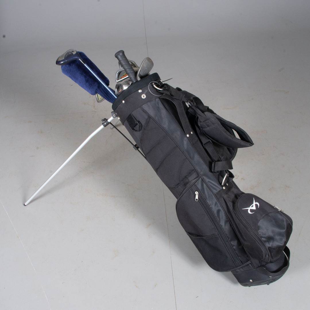 Bilder för 1324501. GOLFBAG MED KLUBBOR. - Auctionet