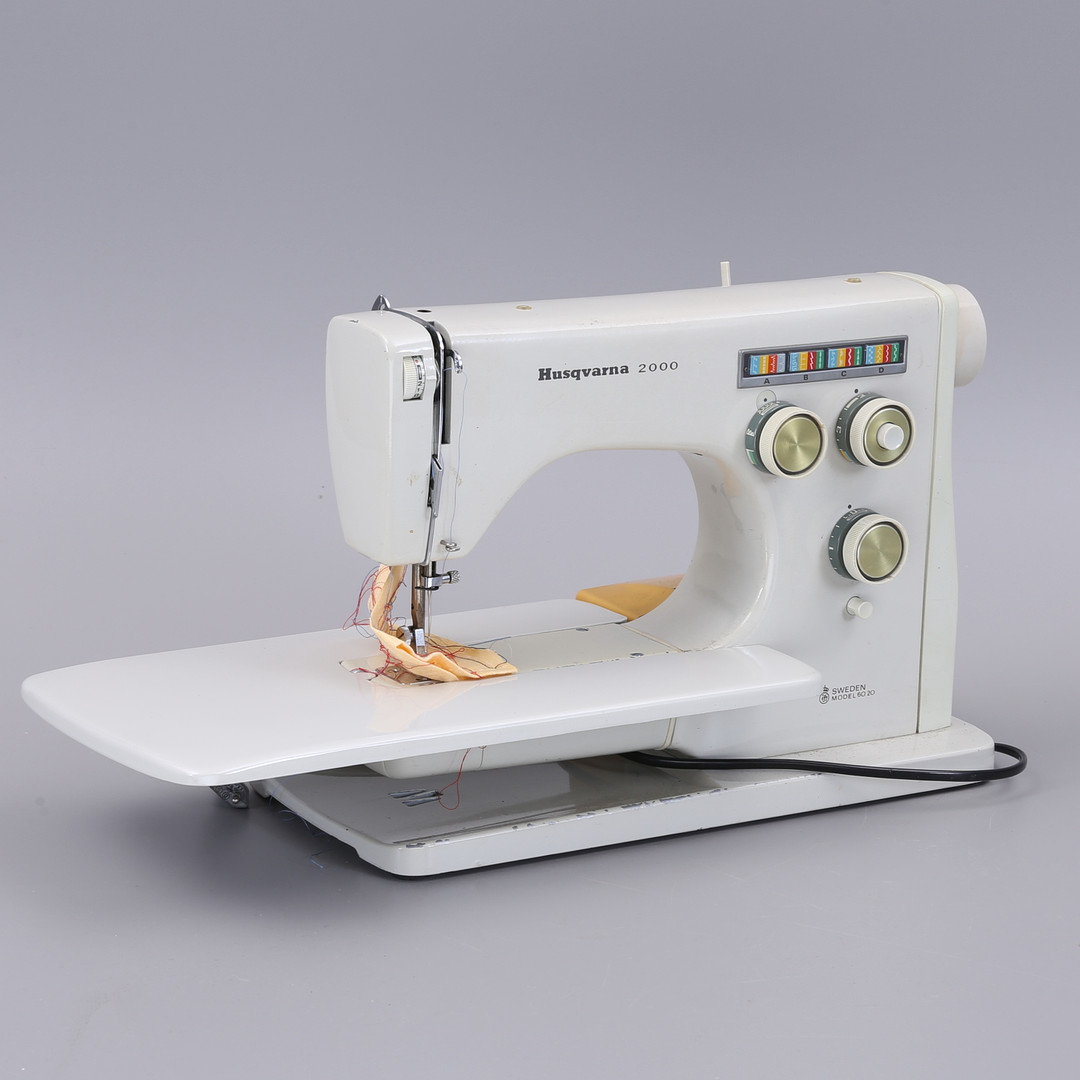 Images for 1346909. SEWING MACHINE, Husqvarna 2000, Model 60 20