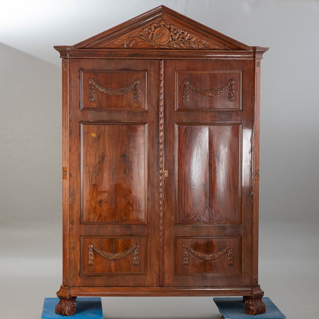 Hallenschrank mit Spitzgiebel, Norddeutschland, um 1800.