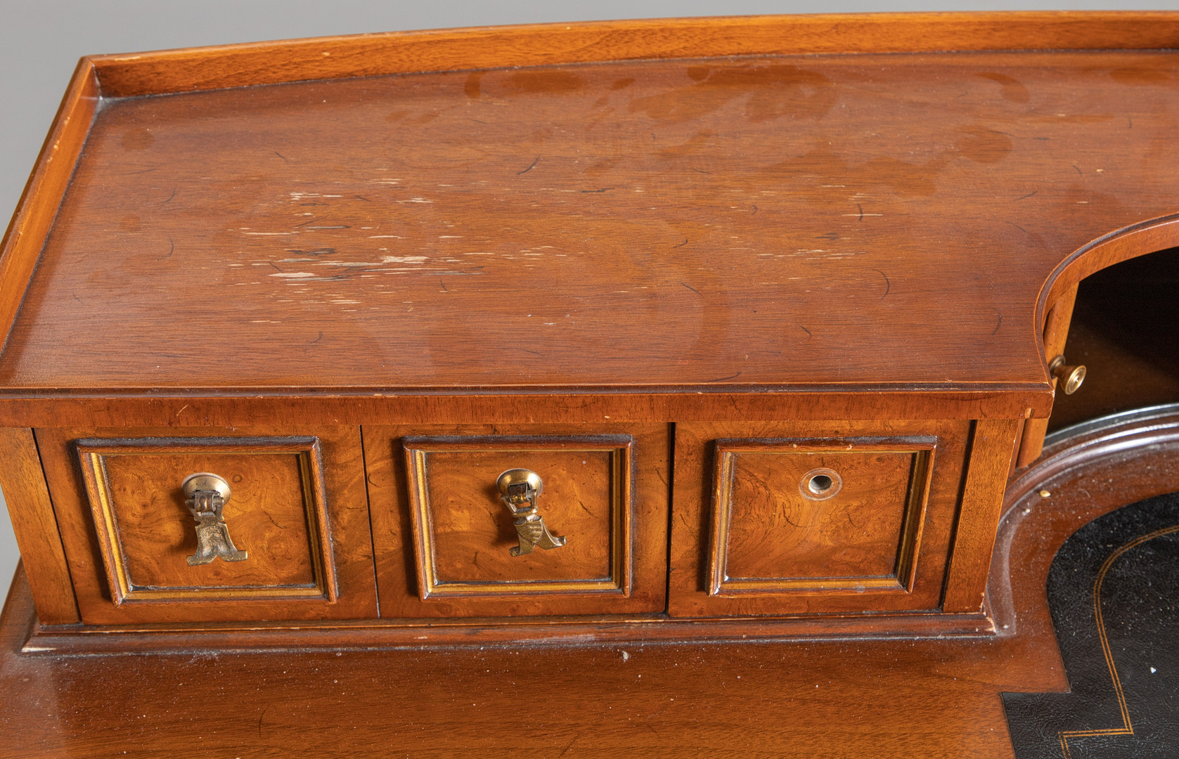 Hallenschrank mit Spitzgiebel, Norddeutschland, um 1800.