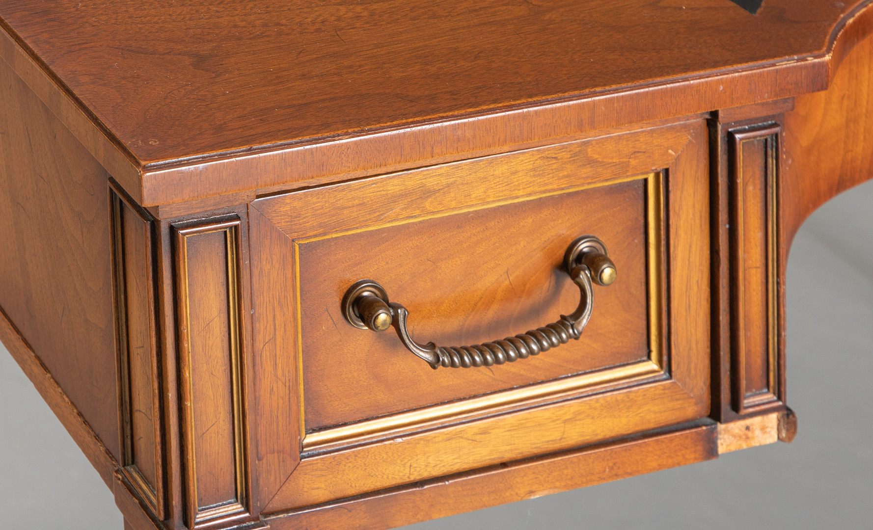 Hallenschrank mit Spitzgiebel, Norddeutschland, um 1800.