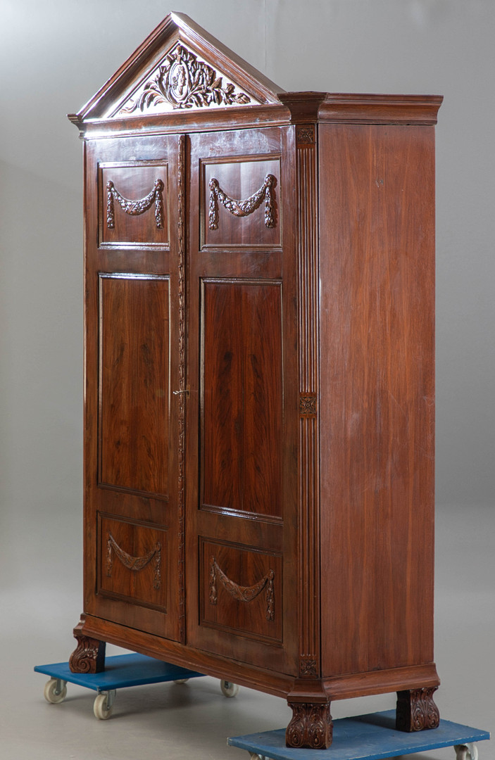 Hallenschrank mit Spitzgiebel, Norddeutschland, um 1800.