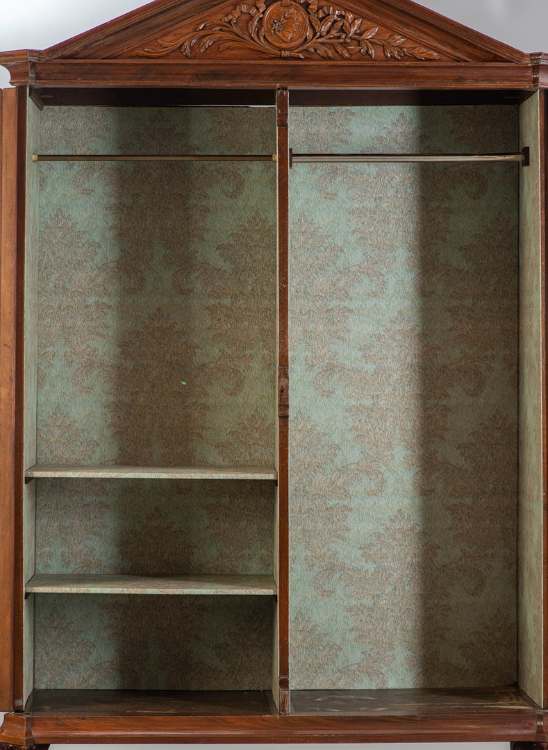 Hallenschrank mit Spitzgiebel, Norddeutschland, um 1800.