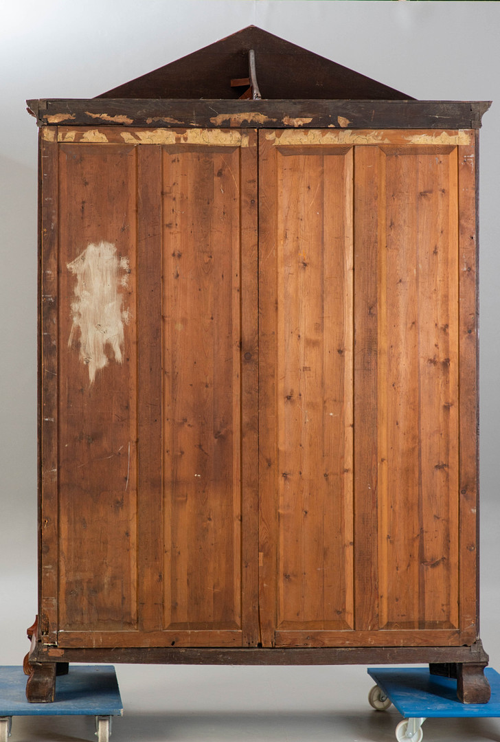 Hallenschrank mit Spitzgiebel, Norddeutschland, um 1800.