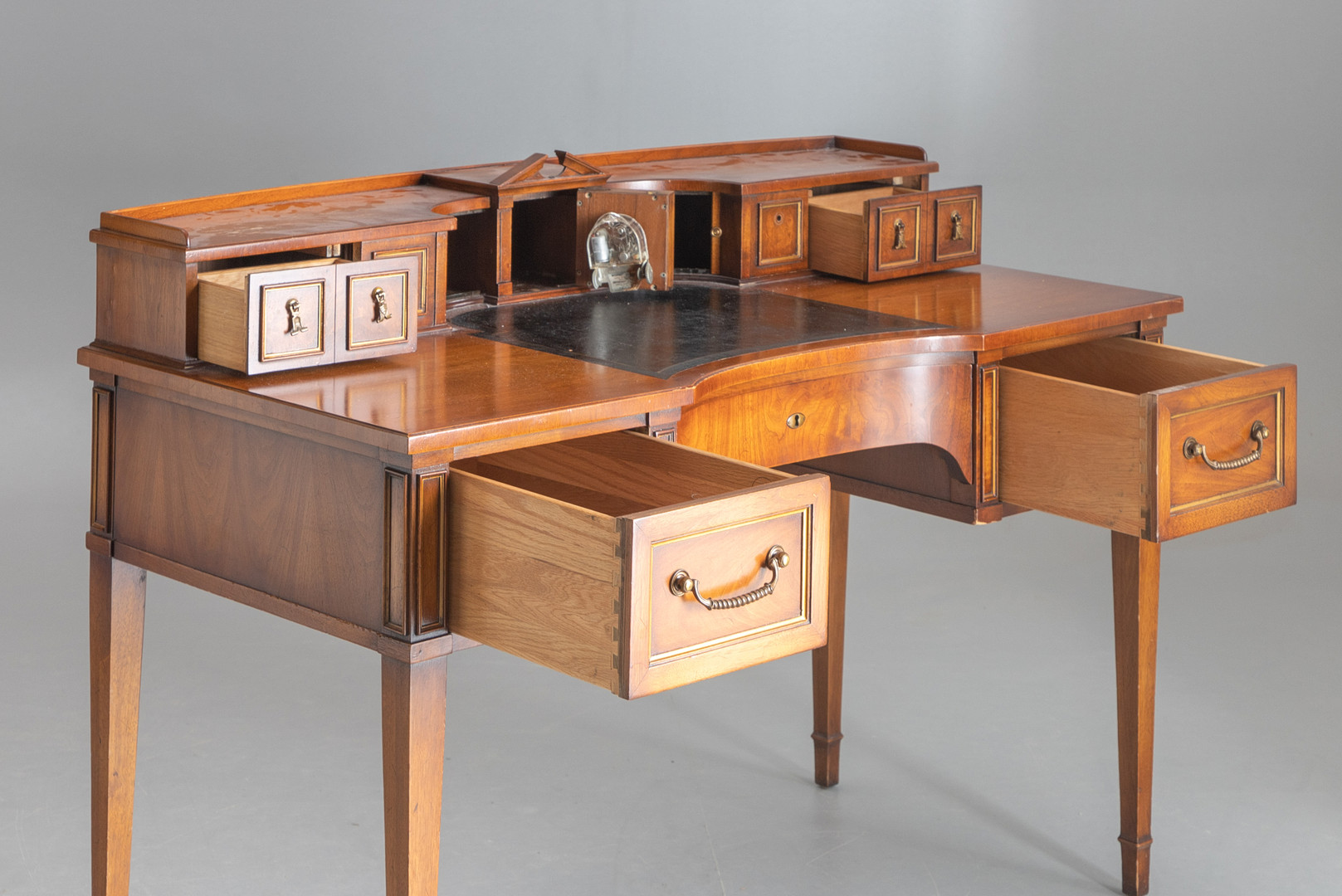 Hallenschrank mit Spitzgiebel, Norddeutschland, um 1800.