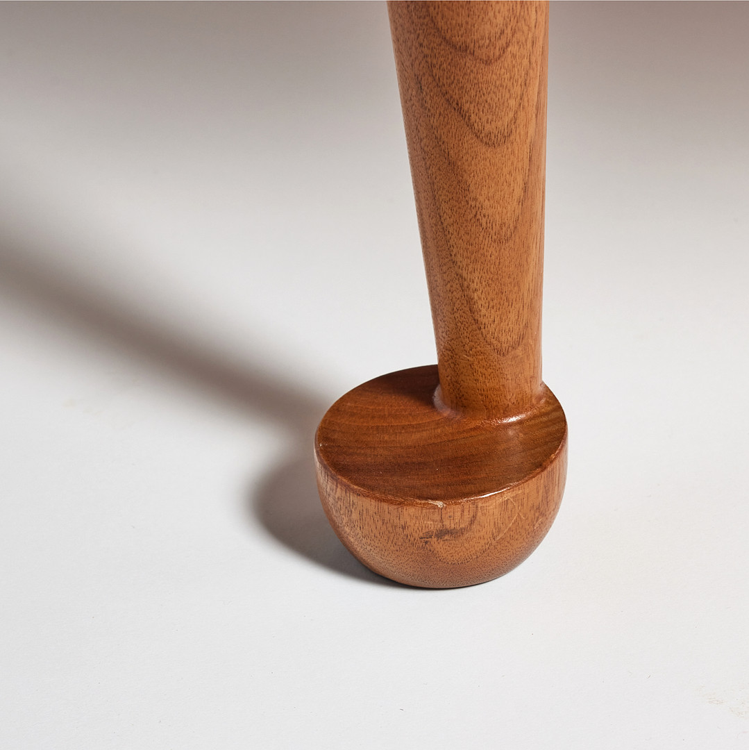 JOSEF FRANK. Coffee table, Svenskt Tenn, model number 2139, round top veneered with elm root, profiled edge, marked Svenskt Tenn.