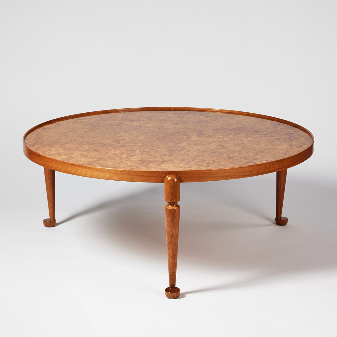 JOSEF FRANK. Coffee table, Svenskt Tenn, model number 2139, round top veneered with elm root, profiled edge, marked Svenskt Tenn.