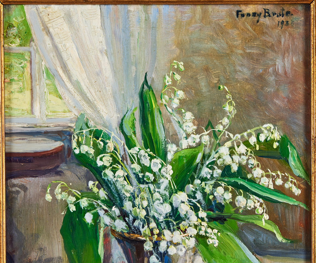 FANNY BRATE. Liljekonvaljer i silverbägare, olja på pannå, 27 x 22 cm.