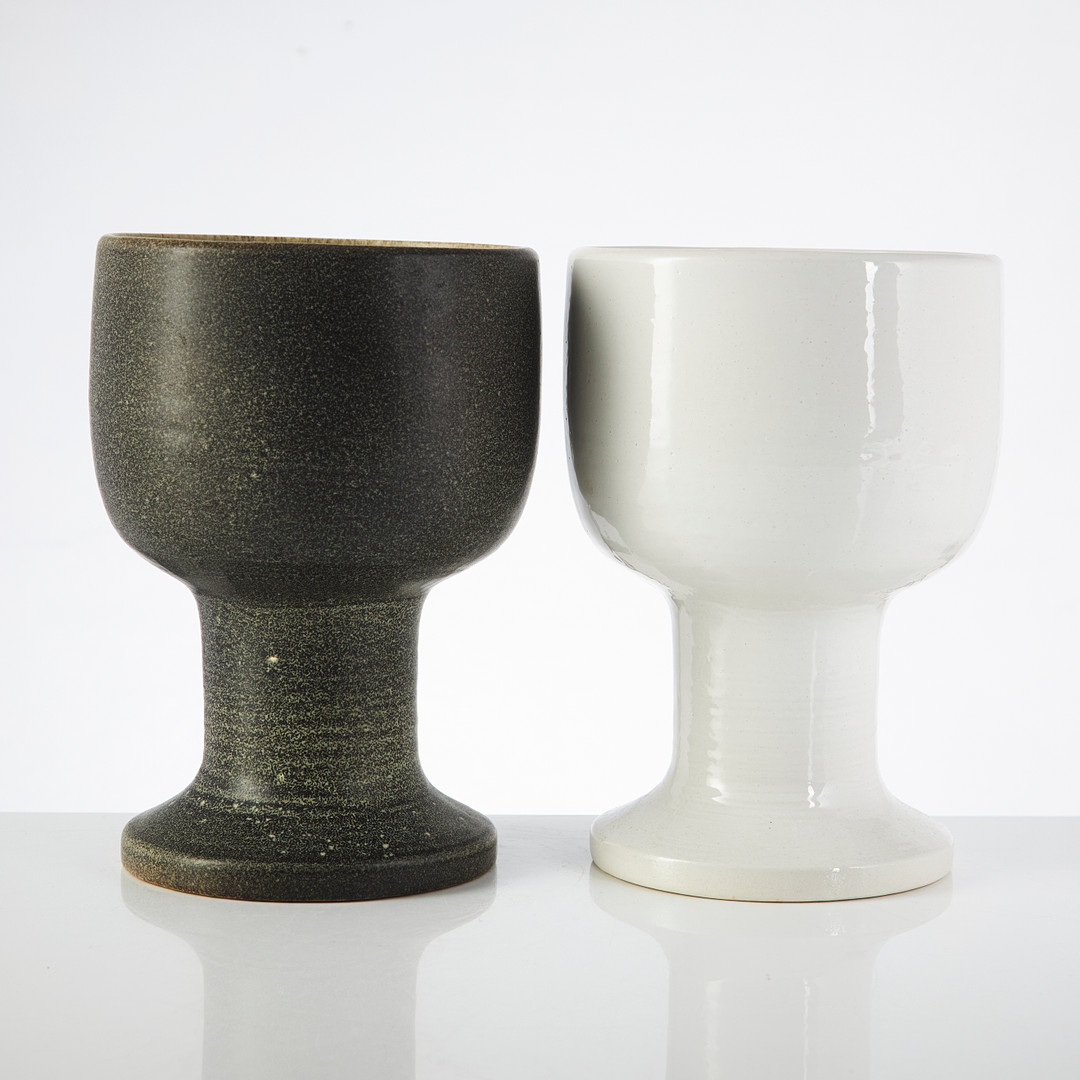 LISA LARSON. vaser/ytterfoder, 2 st, K-Studion Gustavsberg, keramik.