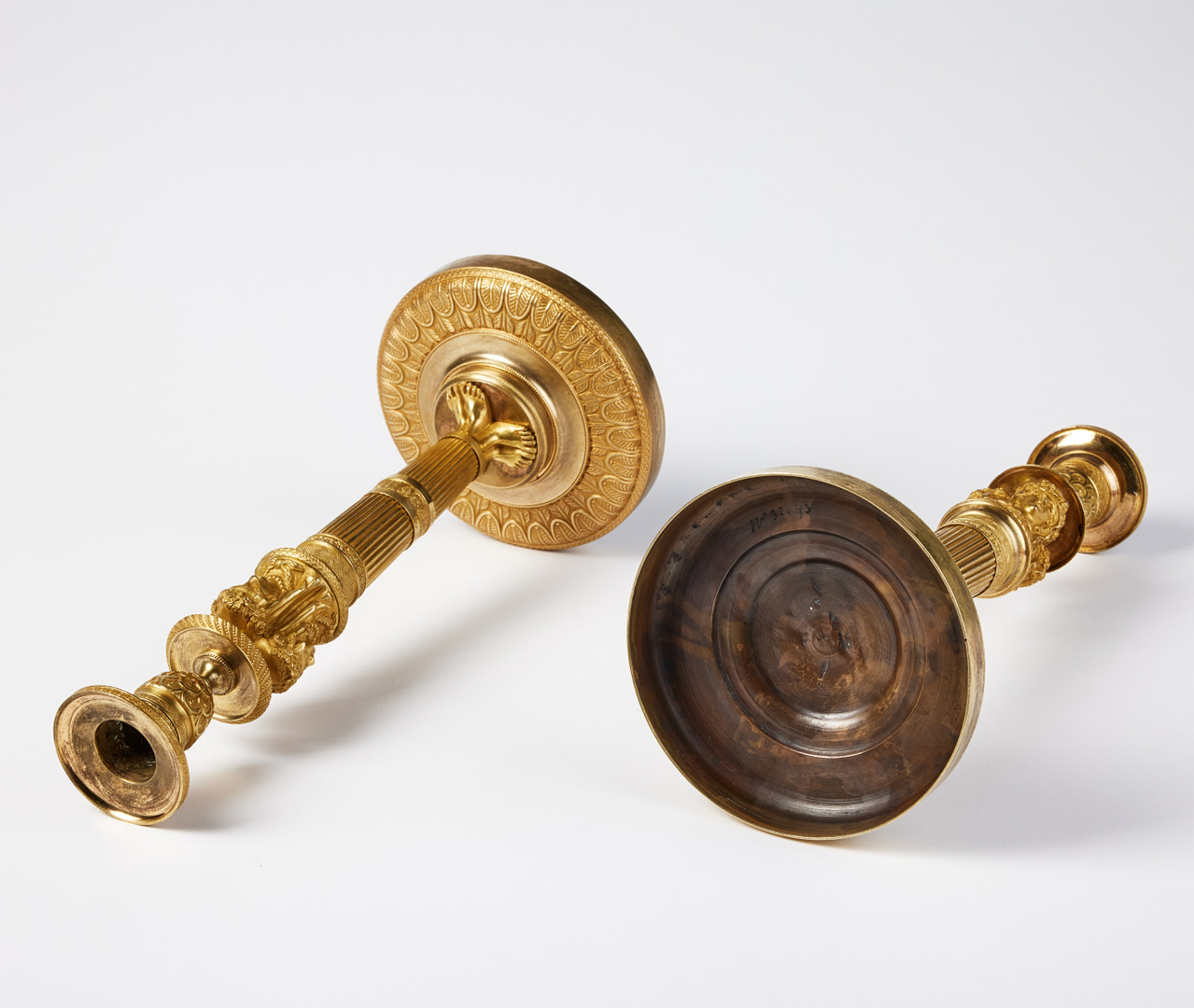 LJUSSTAKAR, ett par, Restauration, Frankrike 1800-talets första kvartal, brännförgylld brons.