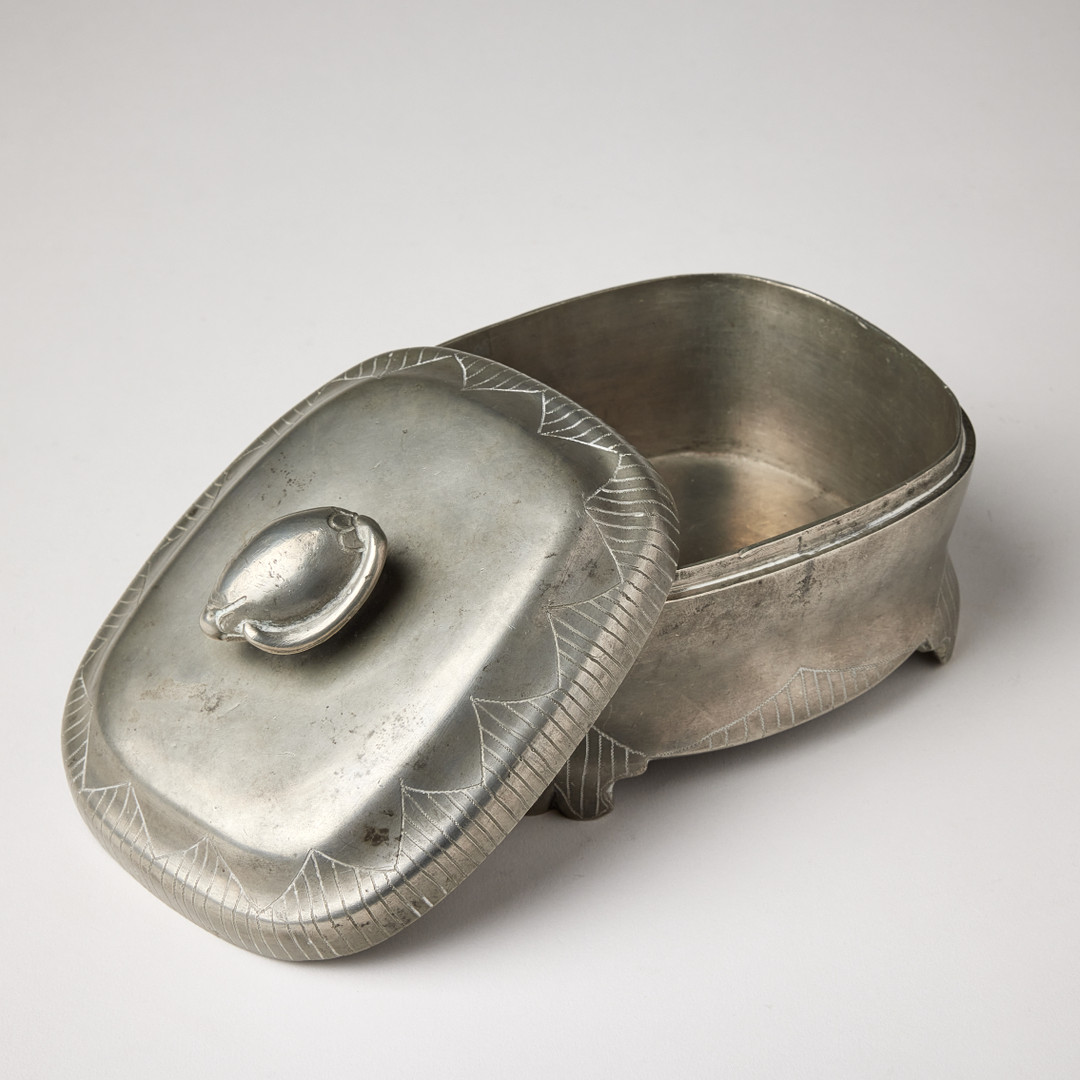 ESTRID ERICSON. Box, pewter, Schröder & Ohlson, Stockholm 1923.