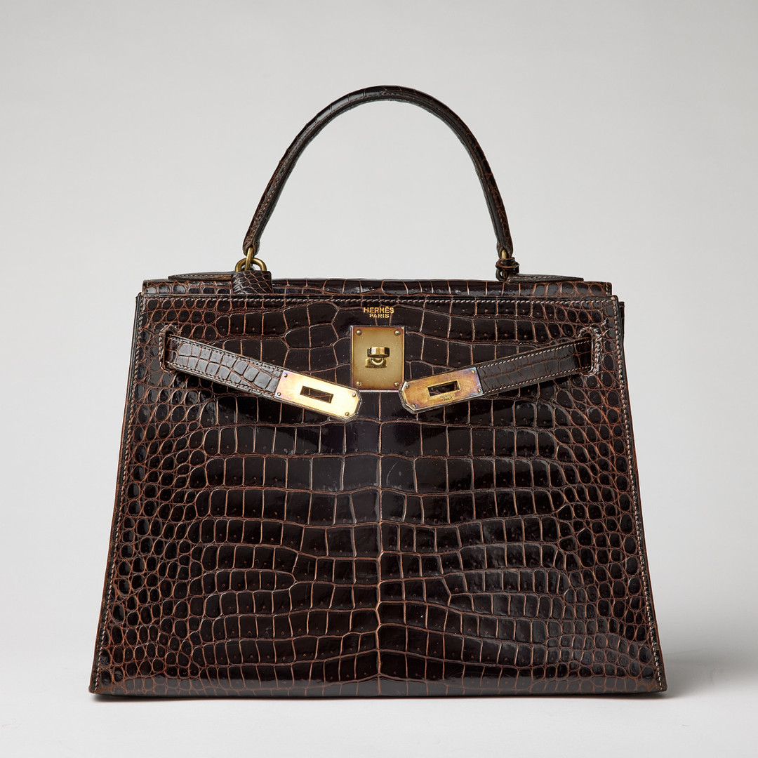 HERMÈS, handväska Kelly 28 cm i brun kroko Niloticus.