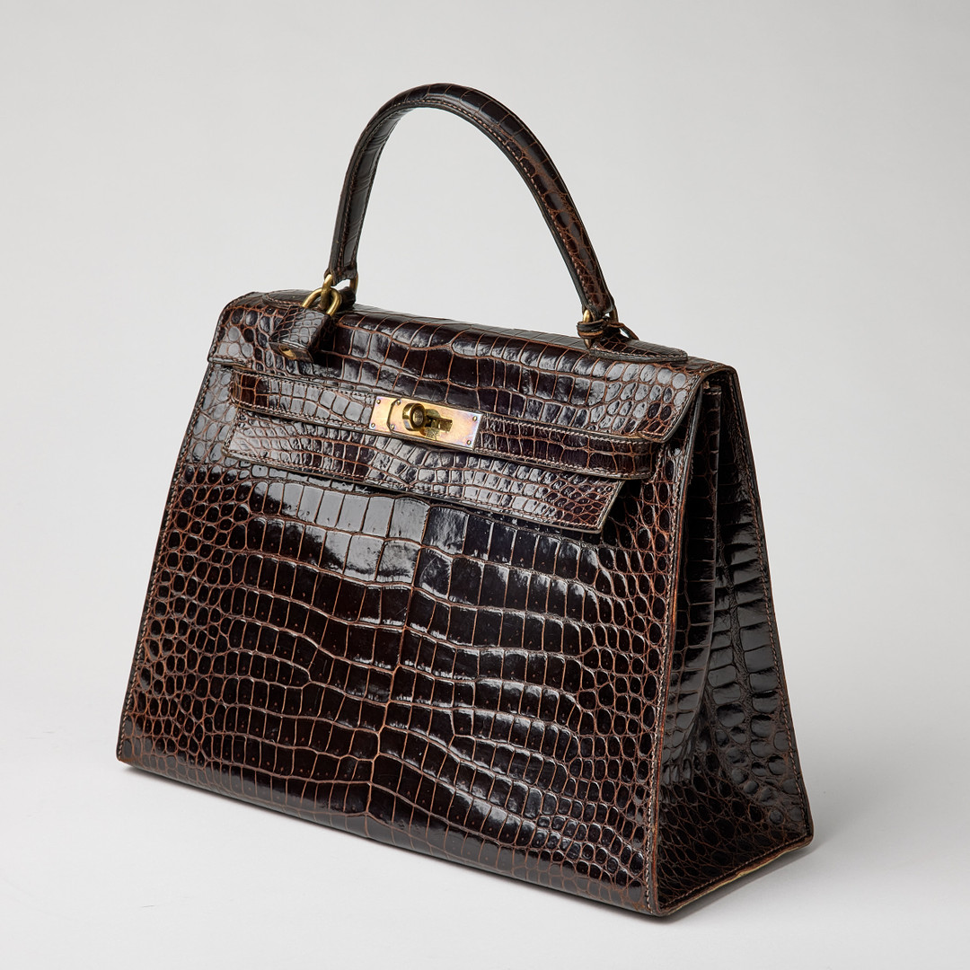 HERMÈS, handväska Kelly 28 cm i brun kroko Niloticus.