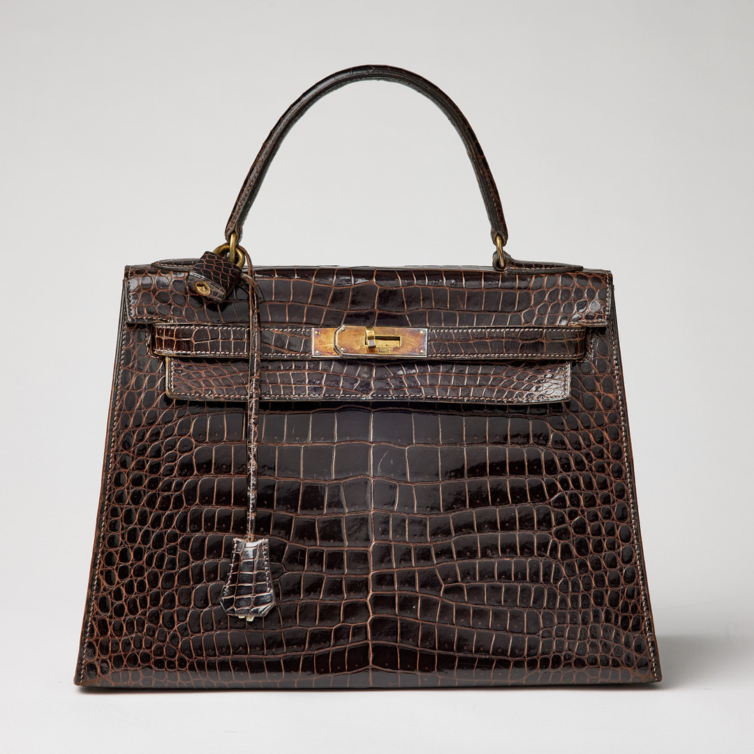 HERMÈS, handväska Kelly 28 cm i brun kroko Niloticus.