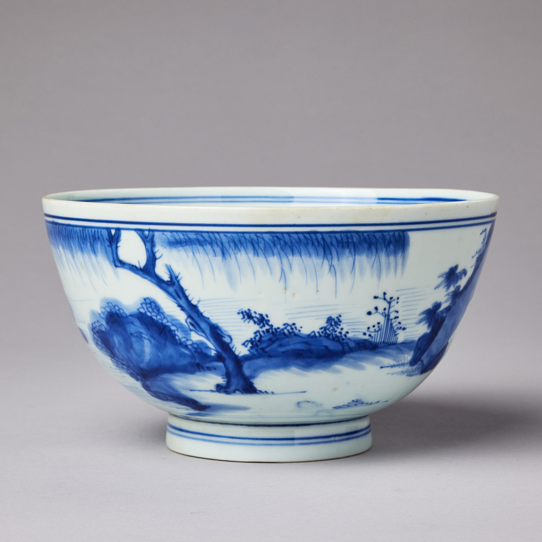 A BLUE AND WHITE BOWL.