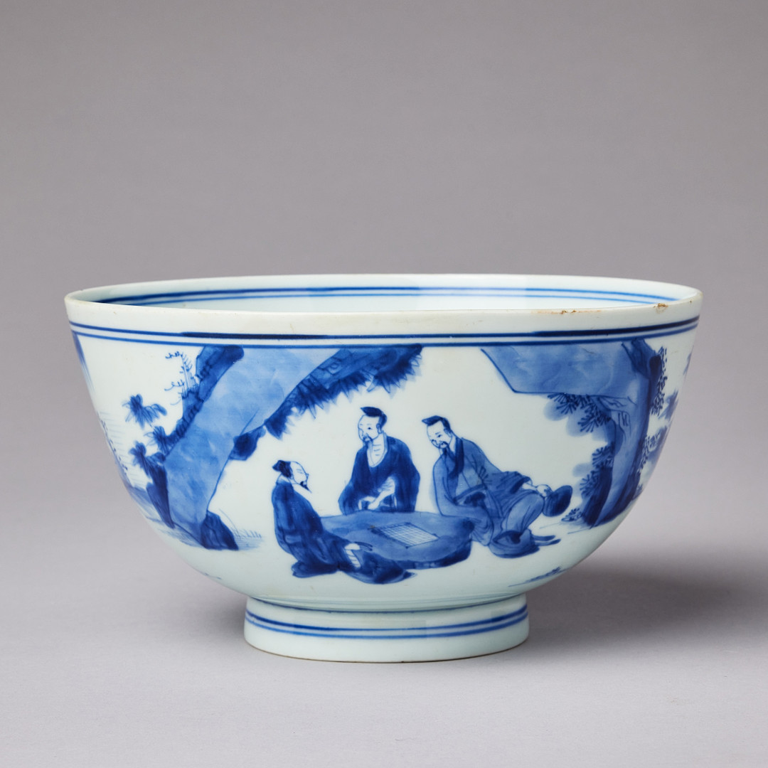 A BLUE AND WHITE BOWL.