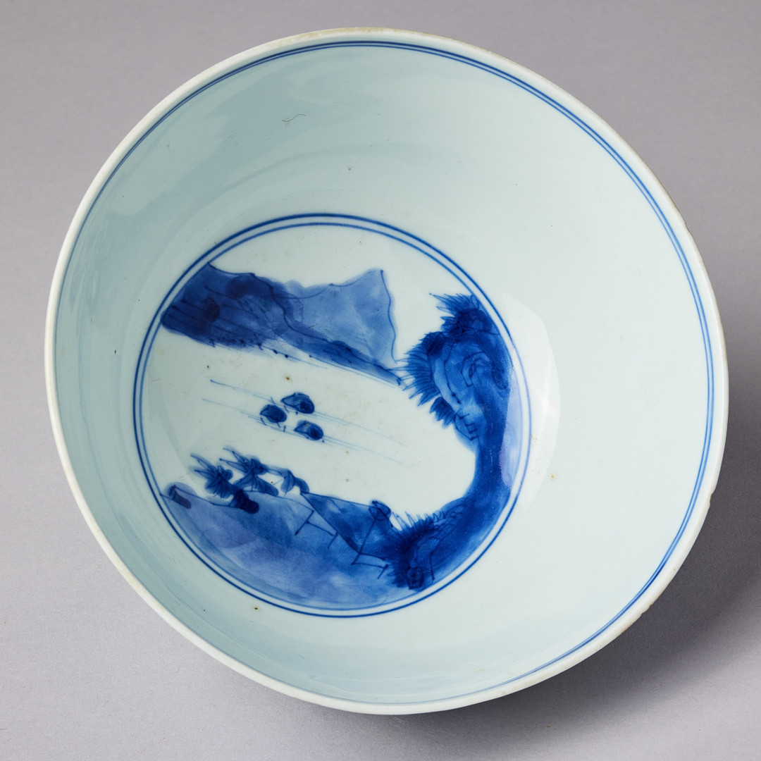 A BLUE AND WHITE BOWL.