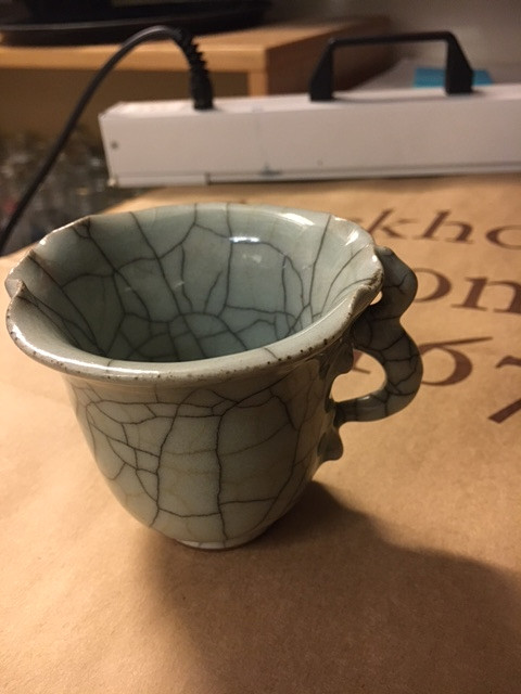 A GE-TYPE CHILONG-HANDLED CUP.