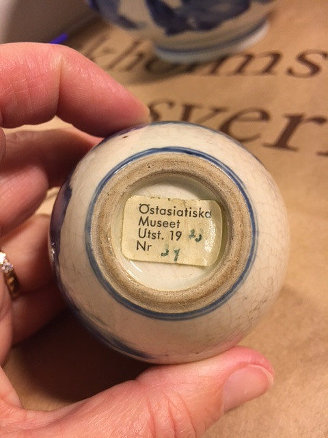 A SMALL BLUE AND WHITE BOTTLE.
