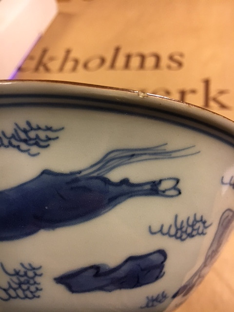 A BLUE AND WHITE 'HORSES' BOWL.