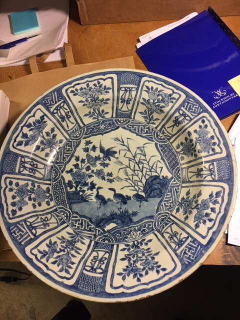 A VERY LARGE BLUE AND WHITE 'KRAAK' CHARGER.
