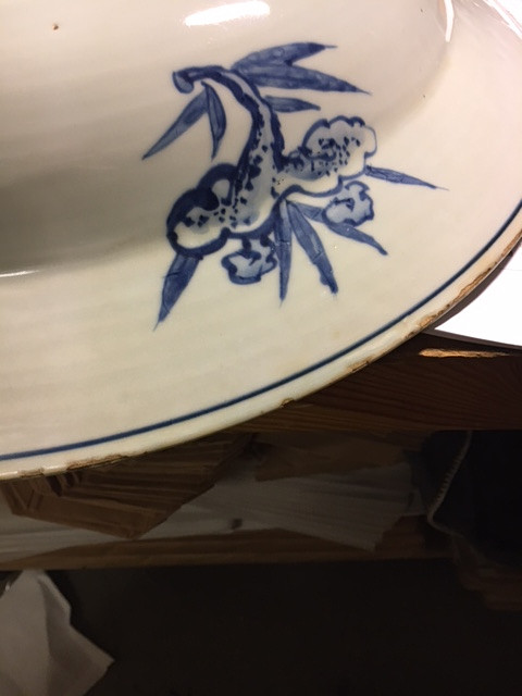 A VERY LARGE BLUE AND WHITE 'KRAAK' CHARGER.