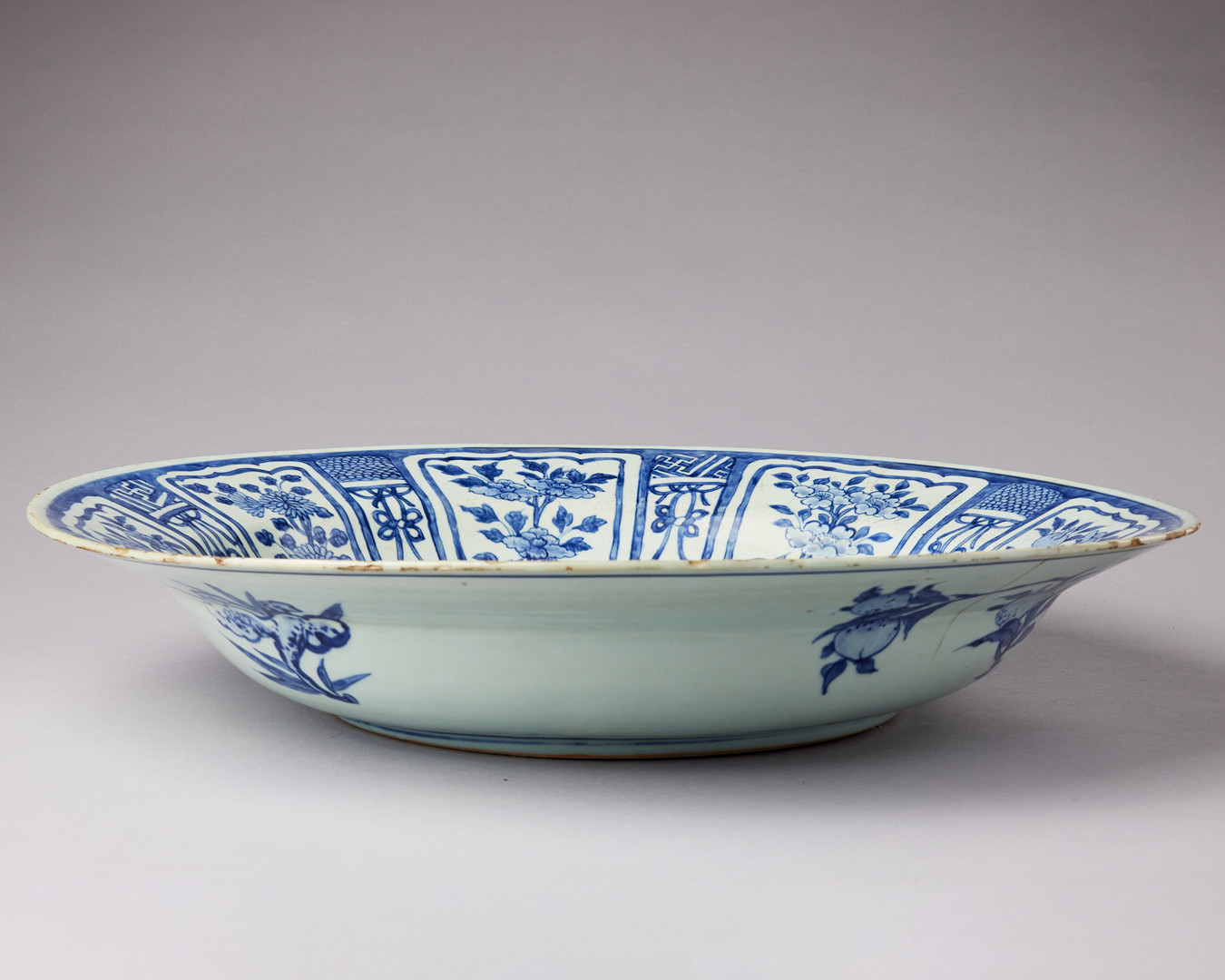 A VERY LARGE BLUE AND WHITE 'KRAAK' CHARGER.