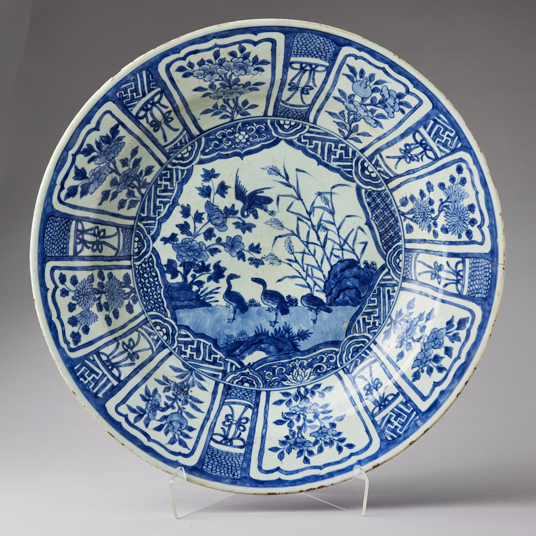 A VERY LARGE BLUE AND WHITE 'KRAAK' CHARGER.