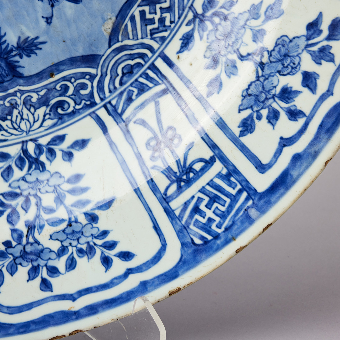 A VERY LARGE BLUE AND WHITE 'KRAAK' CHARGER.