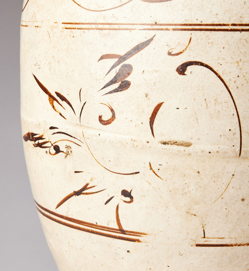 A LARGE 'CIZHOU' SLIP-DECORATED WINE JAR.