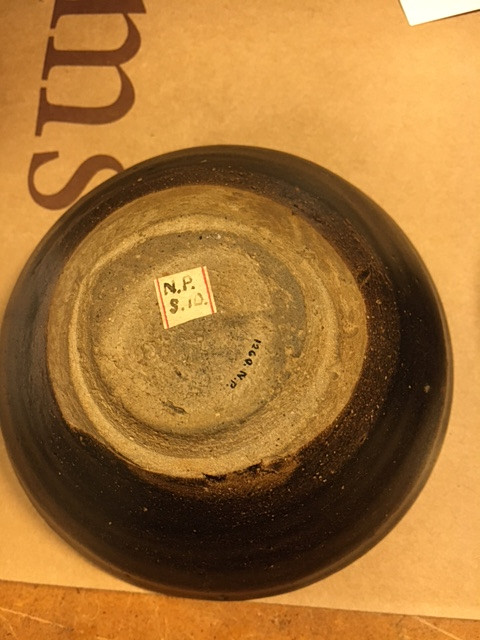 A 'JIZHOU' SLIP-DECORATED 'PRUNUS' BOWL.