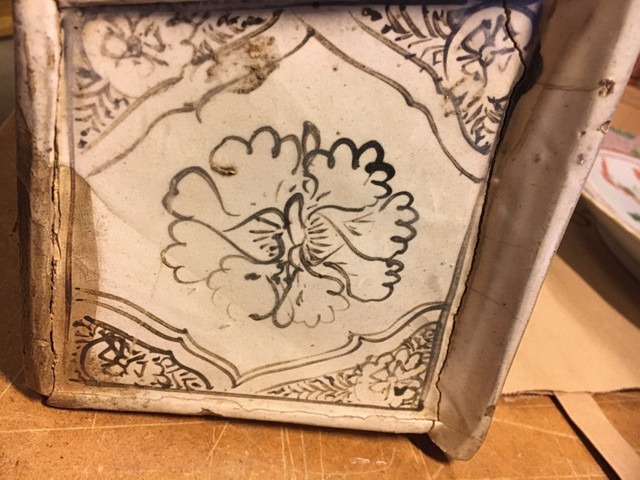 A CIZHOU INSCRIBED AND PAINTED ‘LANDSCAPE’ RECTANGULAR PILLOW.