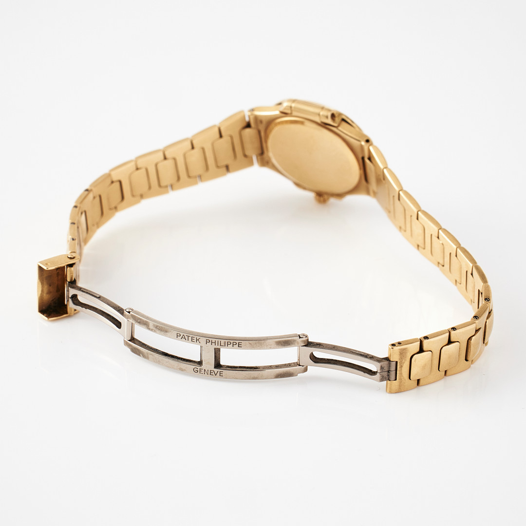 PATEK PHILIPPE, damur, Nautilus, 18 k guld, ca 1986.