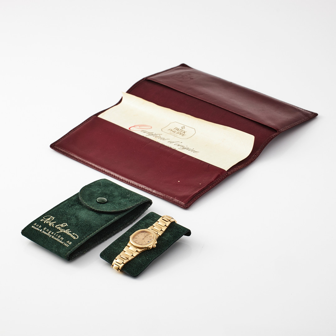 PATEK PHILIPPE, damur, Nautilus, 18 k guld, ca 1986.