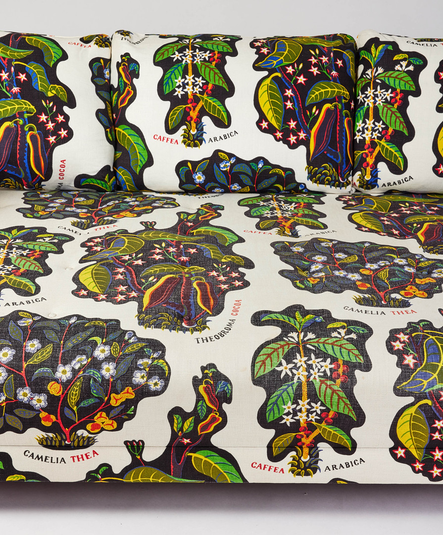 JOSEF FRANK. “Liljevalchssoffan“, soffa, Svenskt Tenn, formgiven 1934, stoppad sits, lösa ryggkuddar, klädd i Josef Frank-kretongen