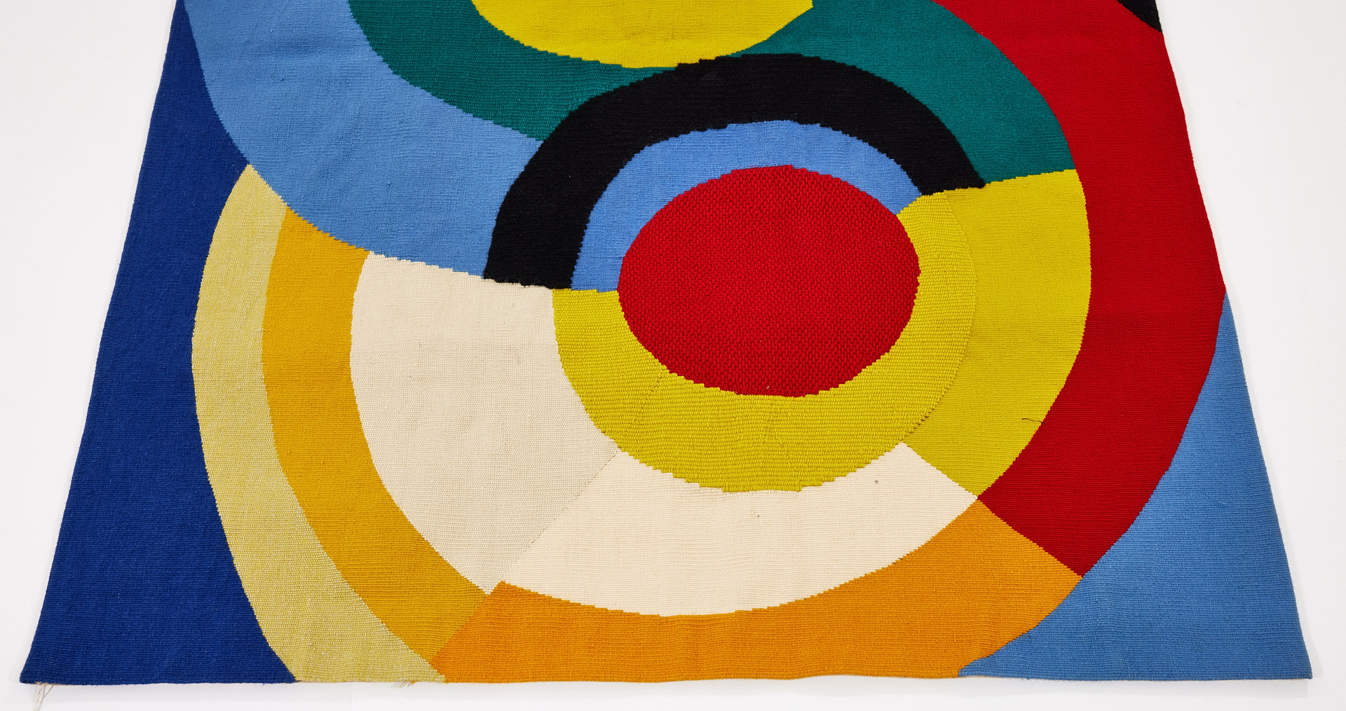SONIA DELAUNAY. ''Rencontre'', vävd tapet, Pinton Frères, Tapisserie D'Aubusson, Frankrike.