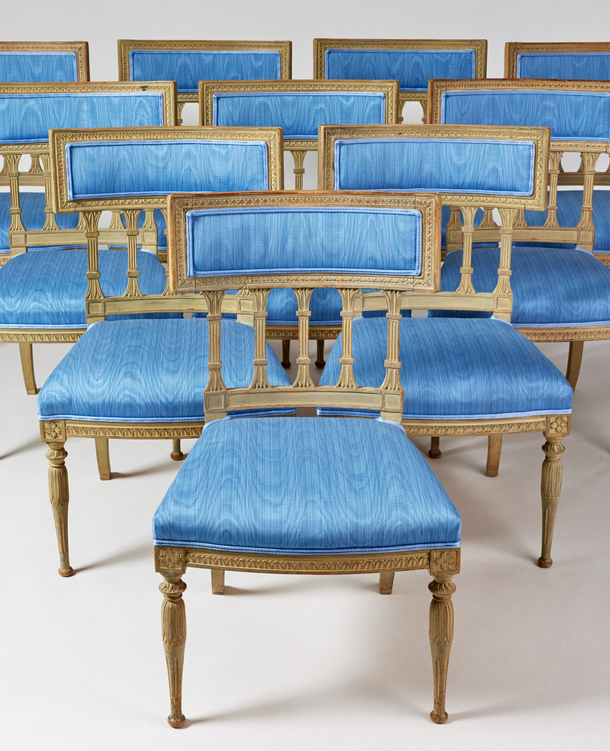 STOLAR, fyra stycken, sengustavianska stockholmsarbeten, varav en av Ephraim Ståhl (stolmakare i Stockholm 1794-1820/21, kunglig hovstolmakare 1800-1809), signerad ES, samt sex stycken senare kopior från 1900-talet.