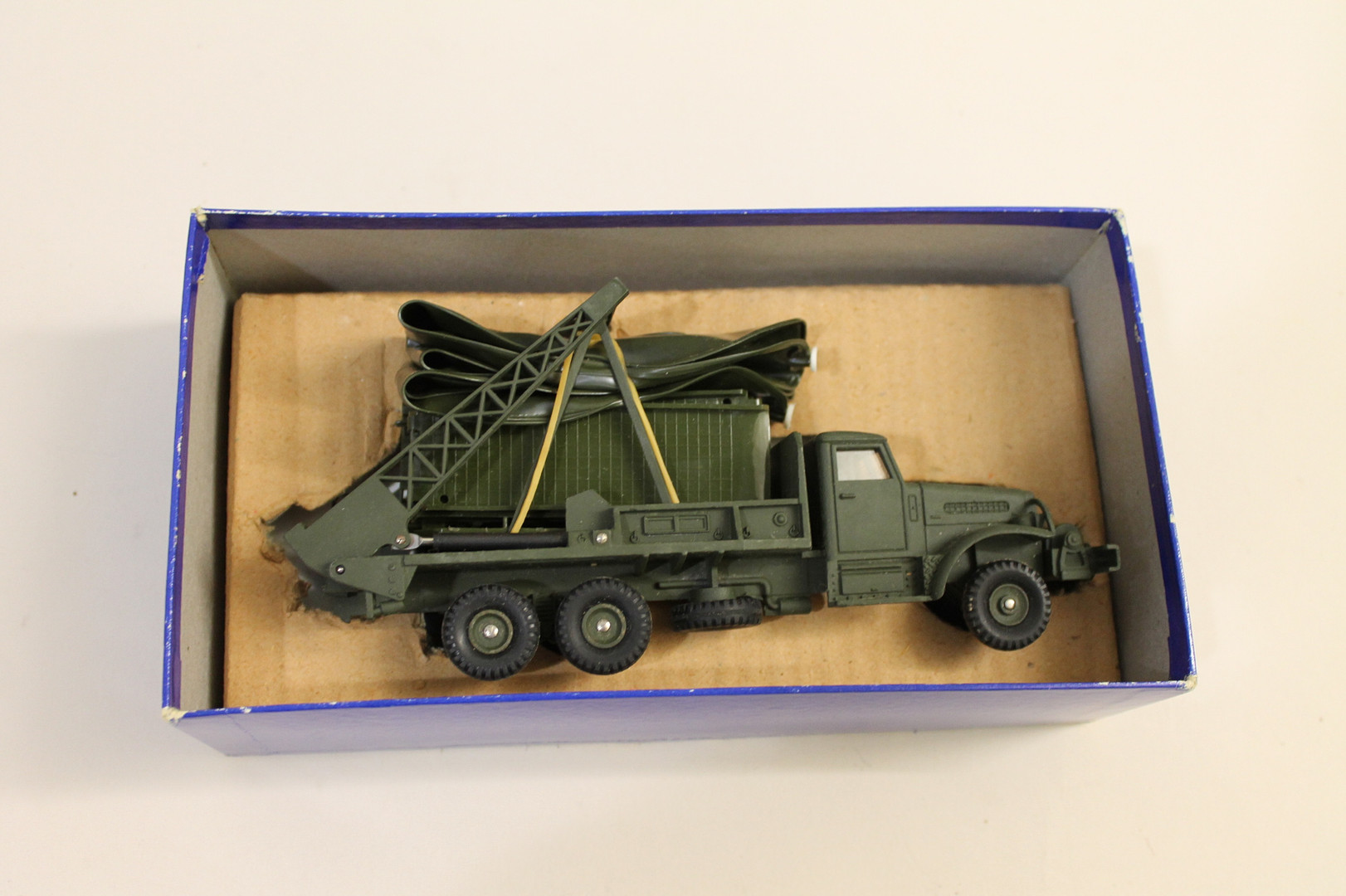 Lot 112 - A group of DINKY and DINKY Supertoys diecast