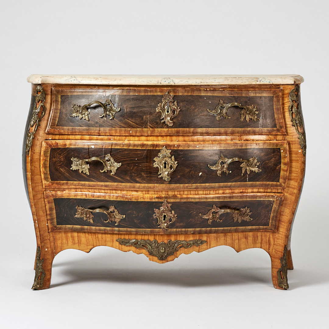 BYRÅ, rokoko, sannolikt stockholmsarbete, 1700-talets andra hälft, imitationsmålad, bakstycket märkt E H.