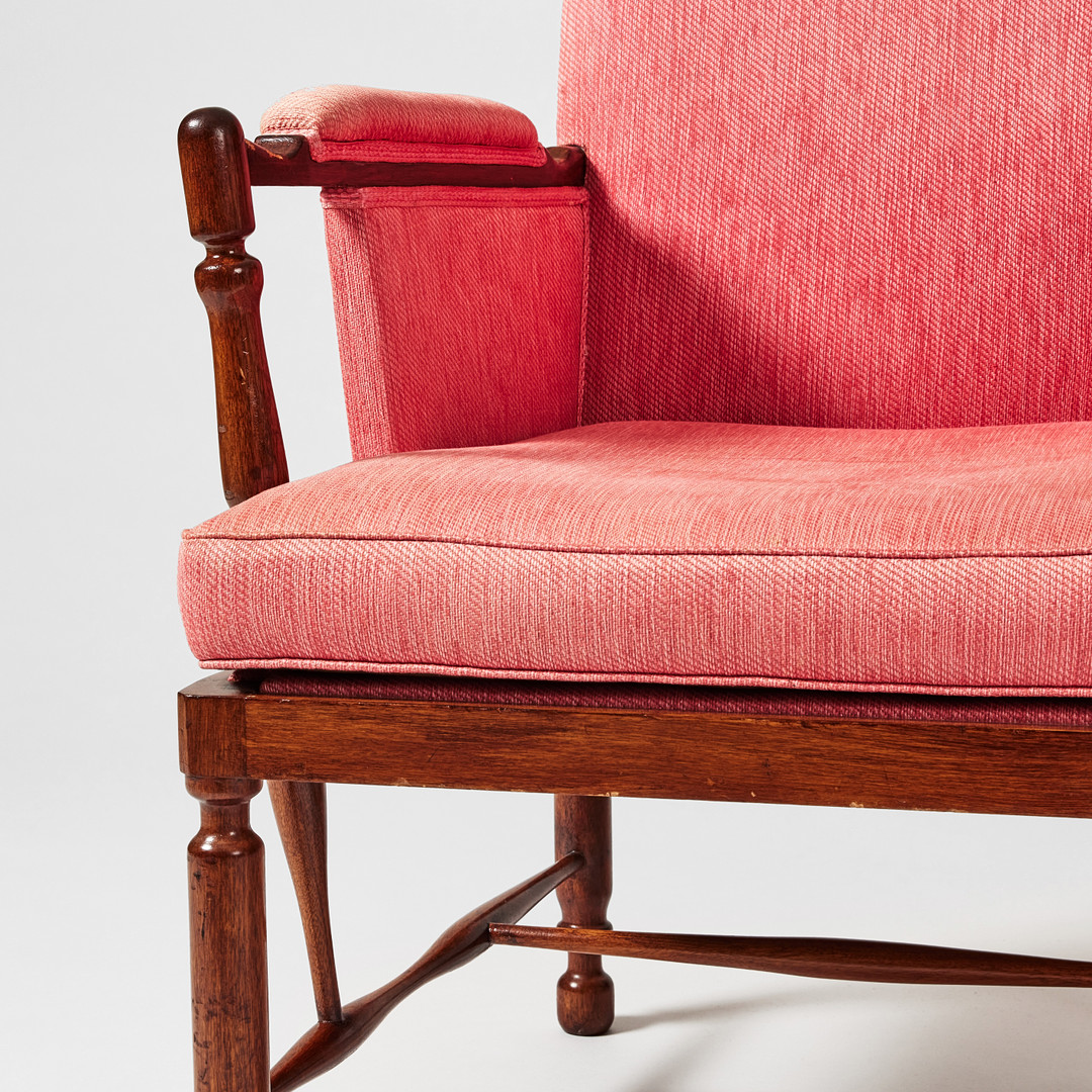 JOSEF FRANK. Karmstol, Firma Svenskt Tenn. modell 880, valnöt, lös stoppad sittkudde, stoppad rygg, klädd i tyget