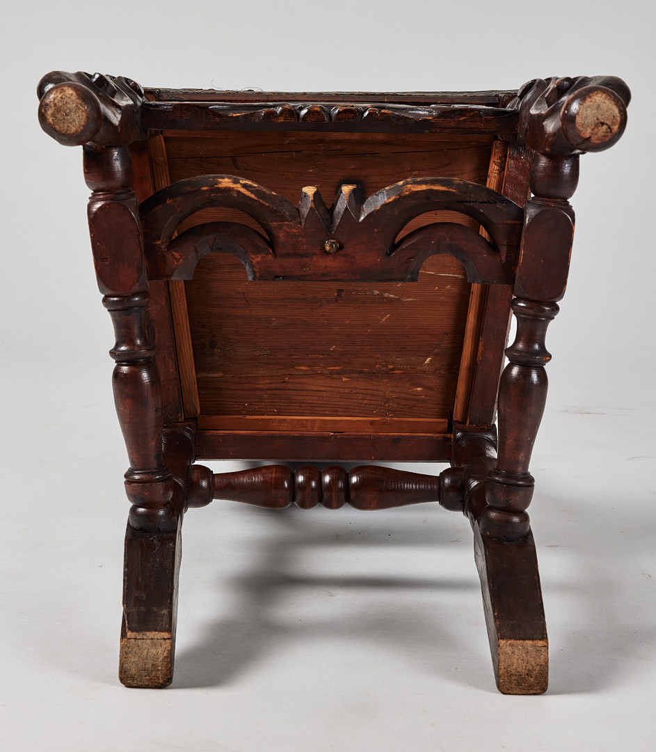 KRONSTOLAR, tolv stycken, karolinsk barock, Sverige omkring år 1700, träskuren dekor, varav en brännmärkt HGK (Husgerådskammaren).