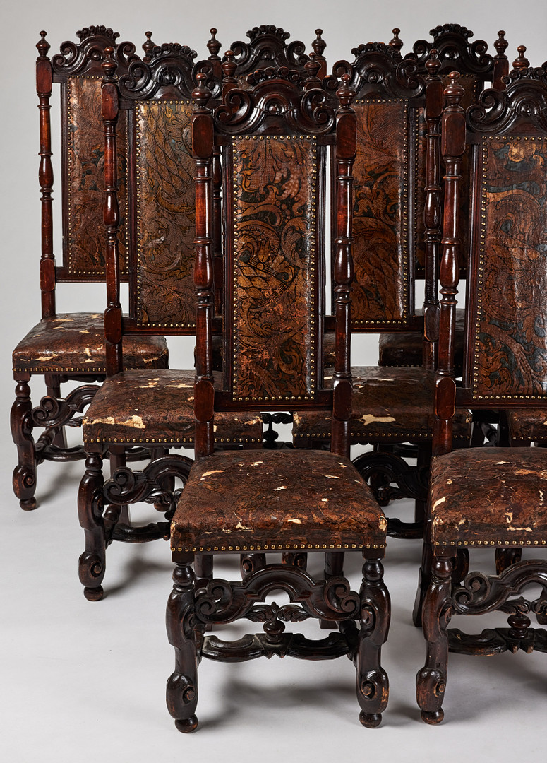 KRONSTOLAR, tolv stycken, karolinsk barock, Sverige omkring år 1700, träskuren dekor, varav en brännmärkt HGK (Husgerådskammaren).