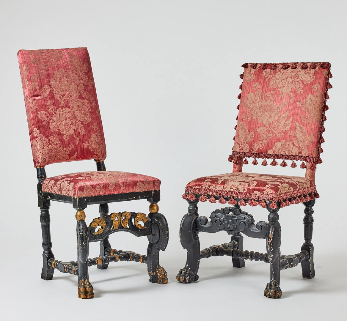 STOLAR FRÅN GEDDEHOLM, två par, karolinsk barock, Sverige omkring år 1700, träskuren dekor.