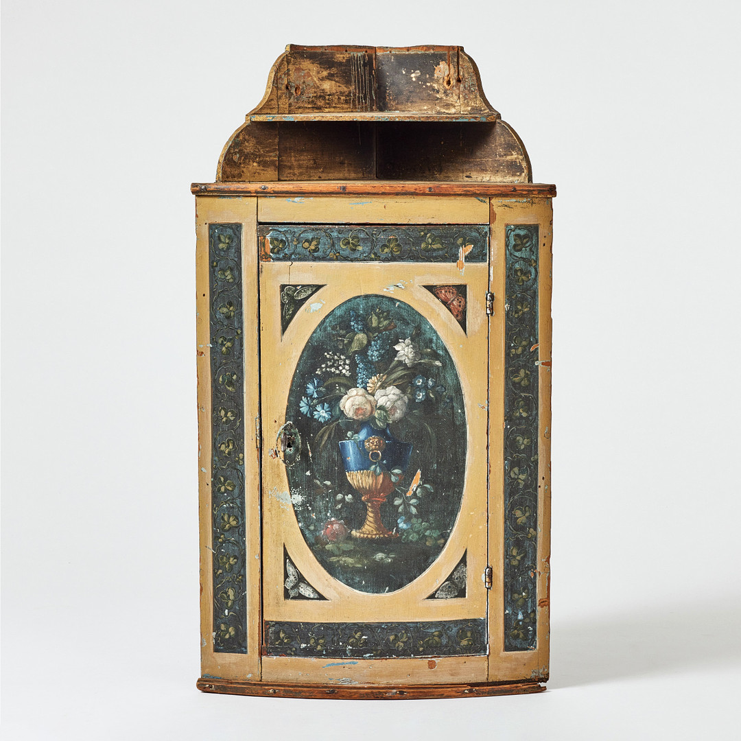 HÖRNSKÅP, gustavianskt, 1700-talets slut/omkring 1800.