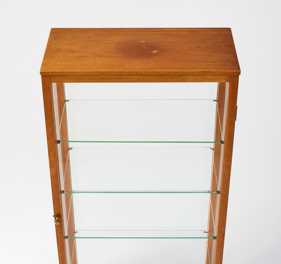 JOSEF FRANK. Vitrinskåp, Firma Svenskt Tenn. modellnummer 649, mahogny, fyra lösa glashyllor, botten med spegelglas.