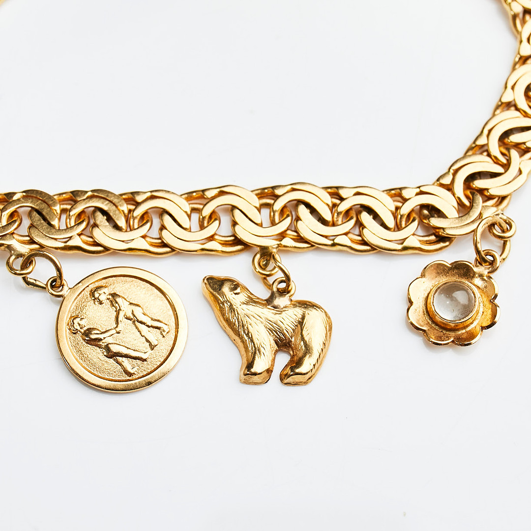 ARMBAND, 18 k guld, bismarcklänk med berlocker i form av isbjörn samt hästsko, Guldvaruaktiebolaget G. Dahlgren & Co Ab, Malmö, 1951.