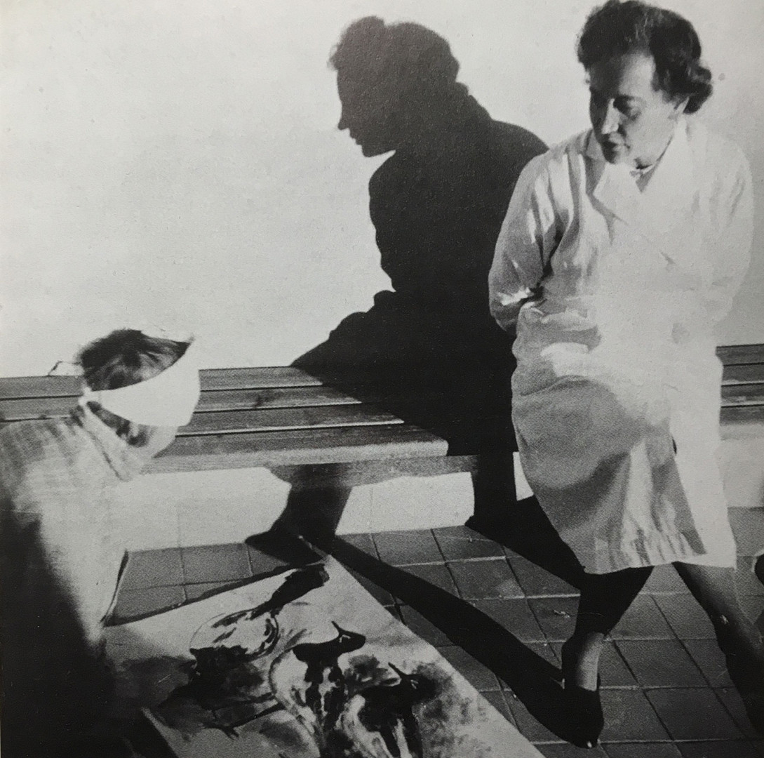 ESTER HENNING. Lada och träd, olja på pannå, 31 x 58 cm.
