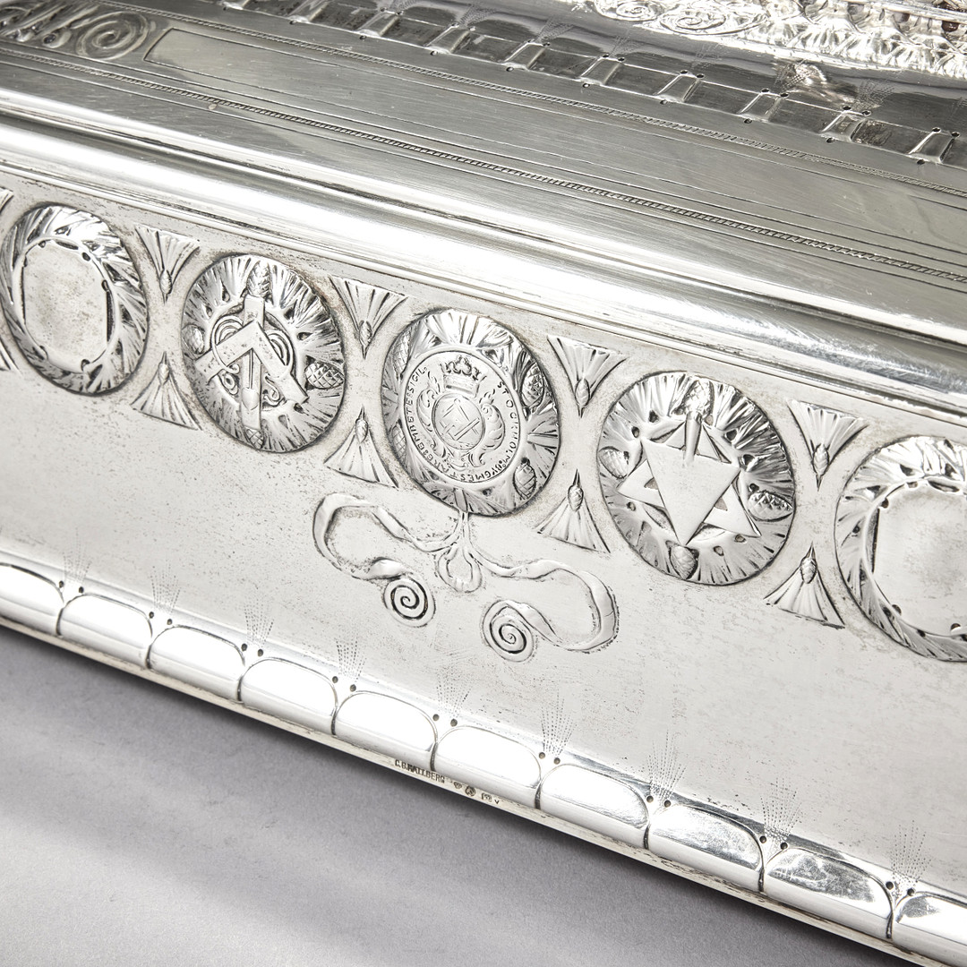 CG HALLBERG. Praktskrin, silver, Stockholm 1909. Jugend.