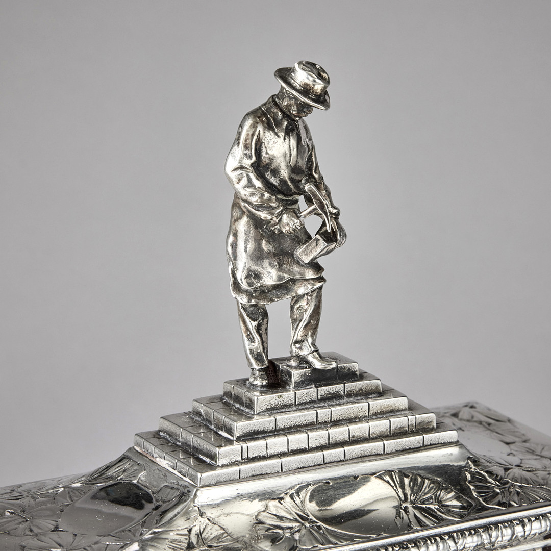 CG HALLBERG. Praktskrin, silver, Stockholm 1909. Jugend.